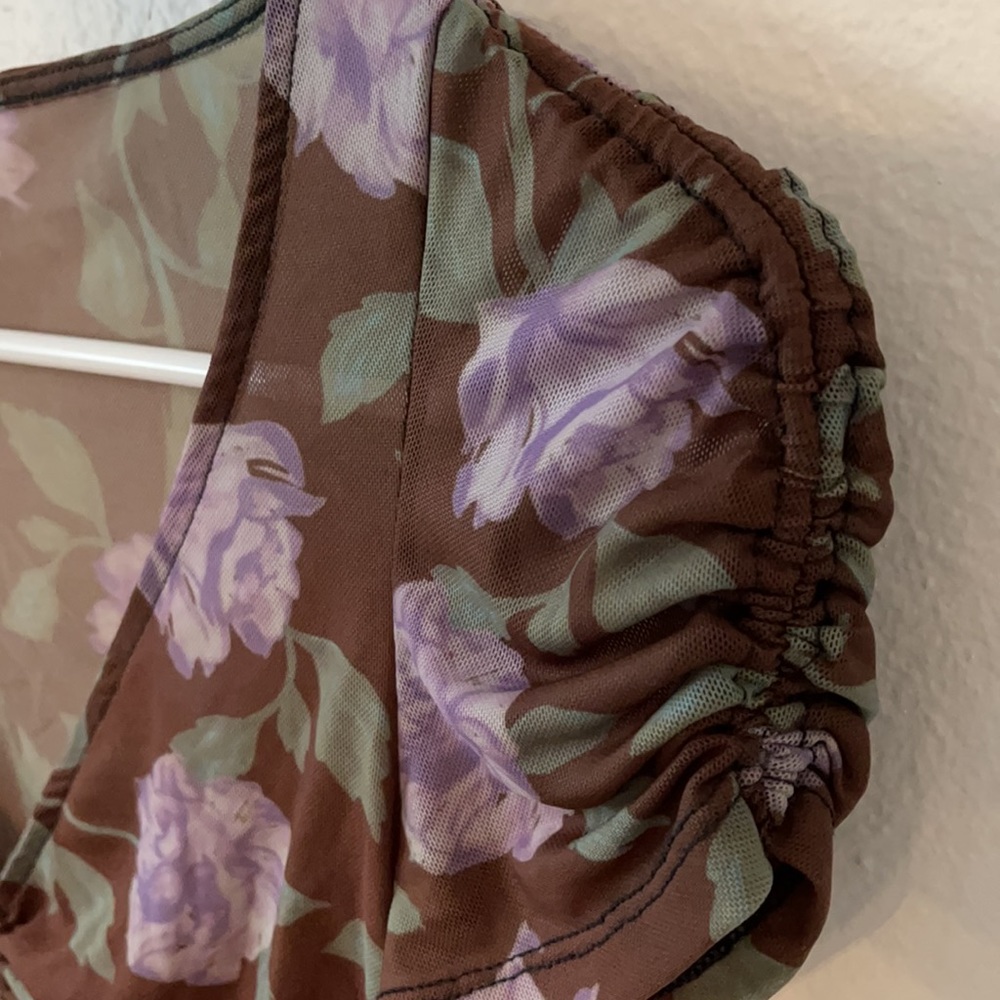 Floral Mesh Crop Top - Picture 4 of 5